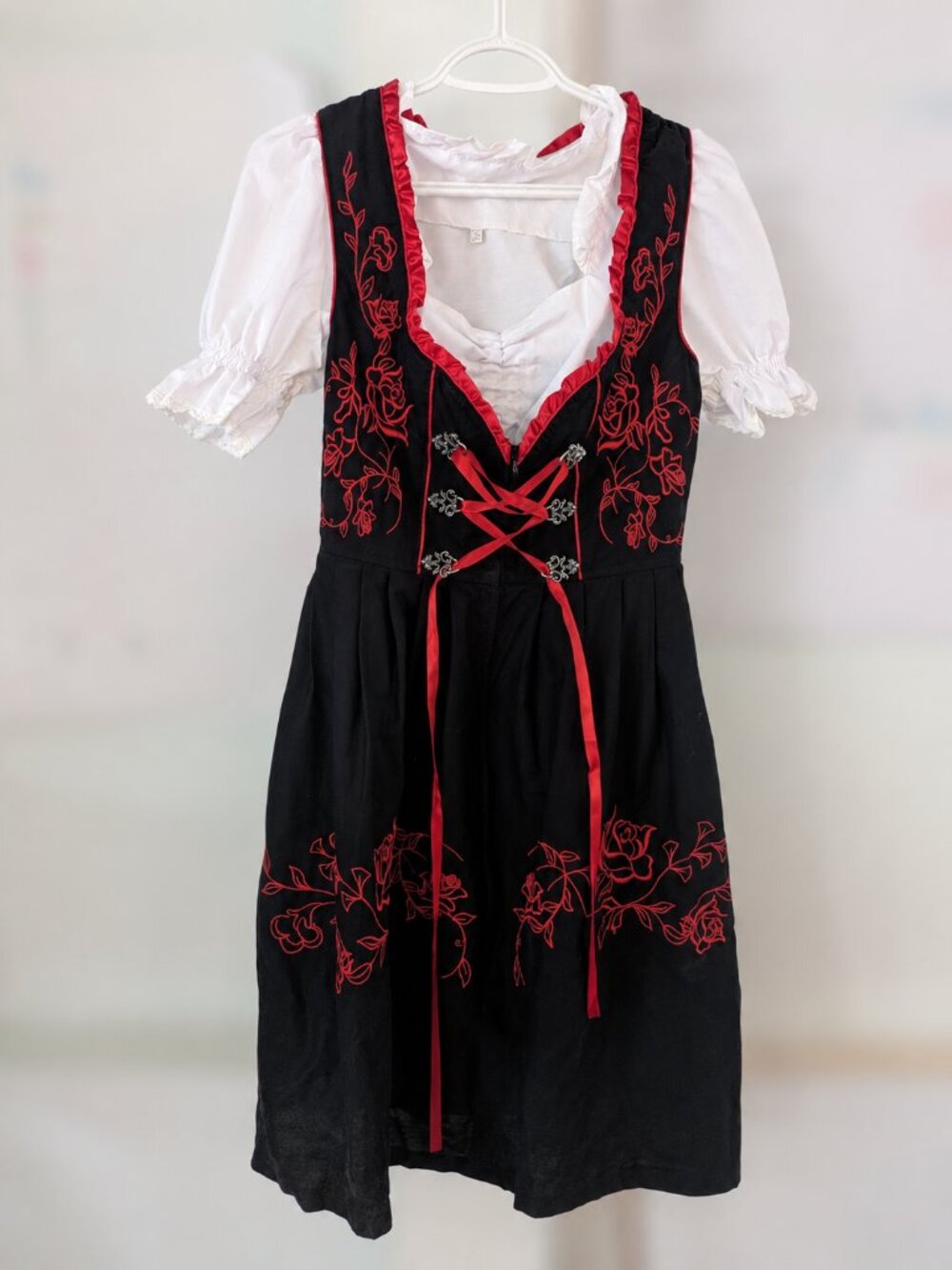 Authentic German Dirndl Oktoberfest Dress Set EU 34 Black Red